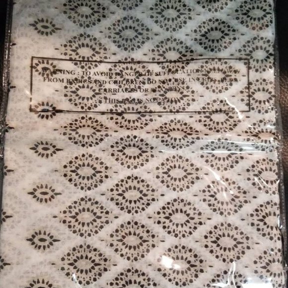 Hat Attack White Printed Diamond Sarong Scarf NEW SEALED - Picture 2 of 5